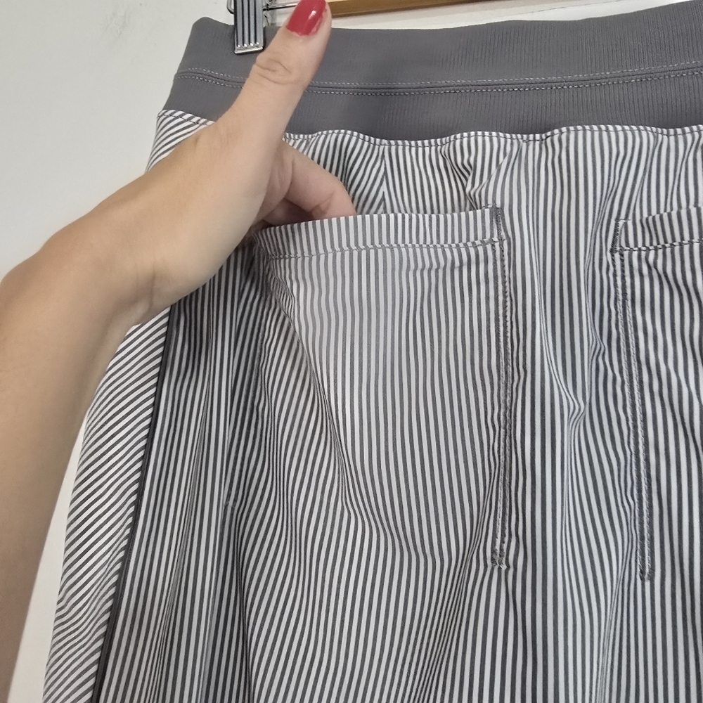 Athleta Brooklyn Mid rise skort in white Grey stripes Athleasure Summer Sport - Picture 8 of 11